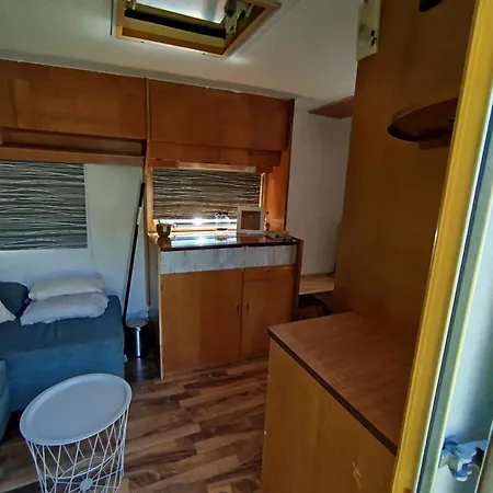 Retro Caravan Auf Tierschutzhof Am Wald אתר קמפינג *